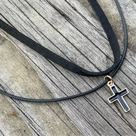 LAST ONE - Cross Layered CHOKER NECKLACE with Gift Bag - Picture 2 of 7